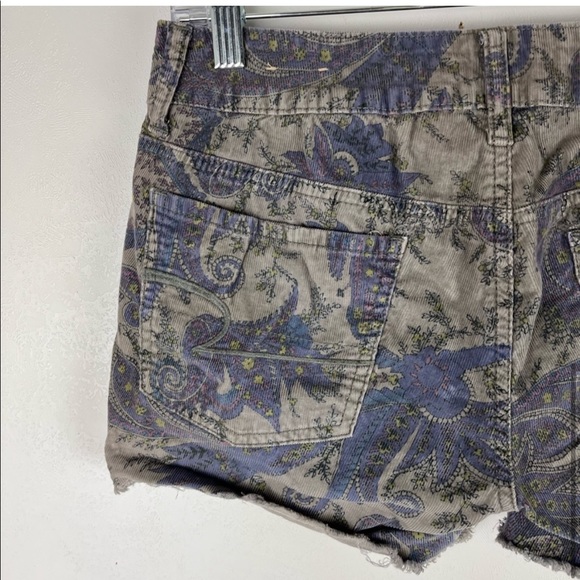 American Eagle Outfitters Paisley Print Corduroy Jean Shorts Stretch Size 6 - Picture 5 of 9